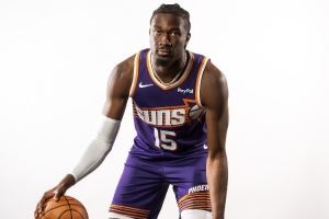 马威:随时做好上场准备 防守要全神贯注选择合理进攻方式